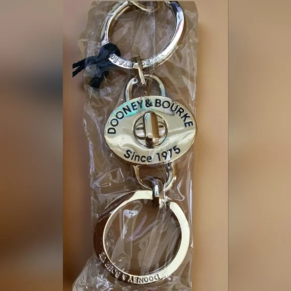 Dooney & Bourke Turnlock Valet Key Fob keychain - Picture 4 of 4